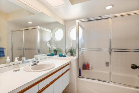 Condo in Sarasota, Florida, 2 bedrooms  № 1718840 - photo 24