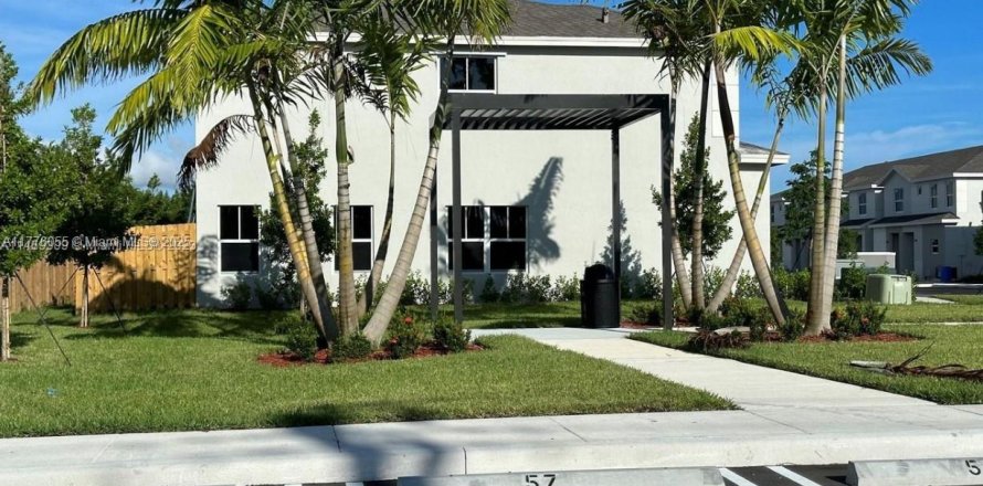 Townhouse in Florida City, Florida 3 bedrooms, 133.13 sq.m. № 1704698