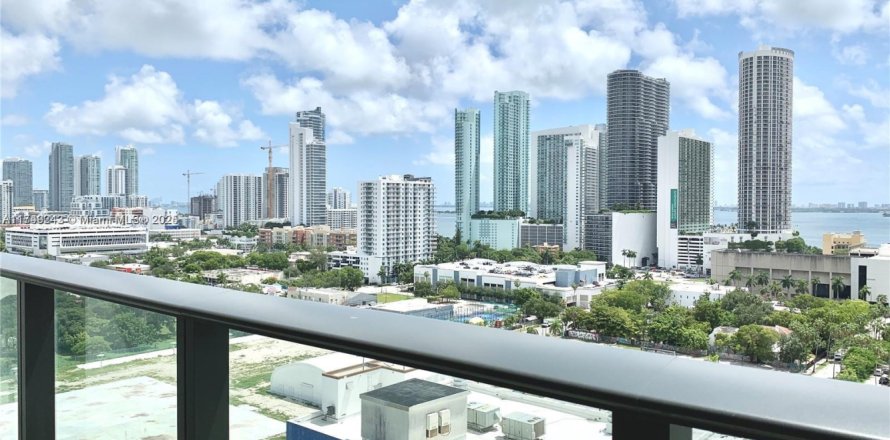 Estudio en el Condominio en Miami, Florida № 1859920