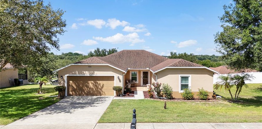 House in Apopka, Florida 3 bedrooms, 198.9 sq.m. № 2361355
