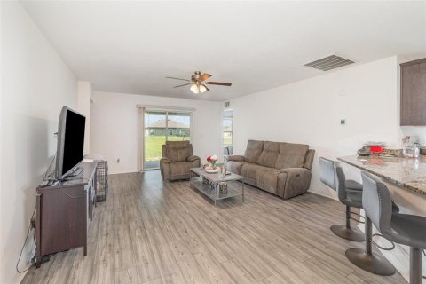 House in Dundee, Florida 3 bedrooms, 145.21 sq.m. № 1780332 - photo 6