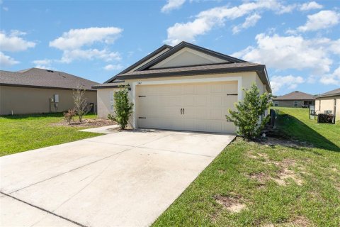 House in Dundee, Florida 3 bedrooms, 145.21 sq.m. № 1780332 - photo 2