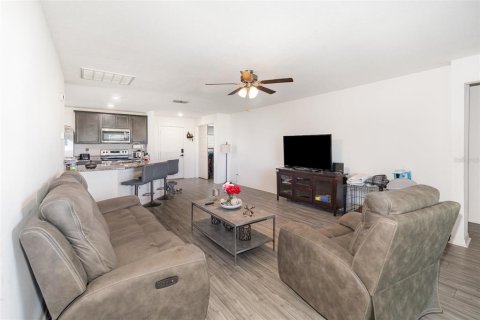 House in Dundee, Florida 3 bedrooms, 145.21 sq.m. № 1780332 - photo 5
