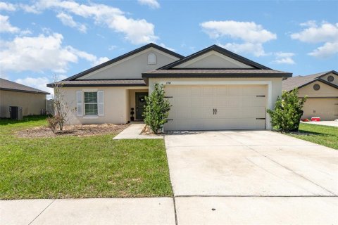 House in Dundee, Florida 3 bedrooms, 145.21 sq.m. № 1780332 - photo 1