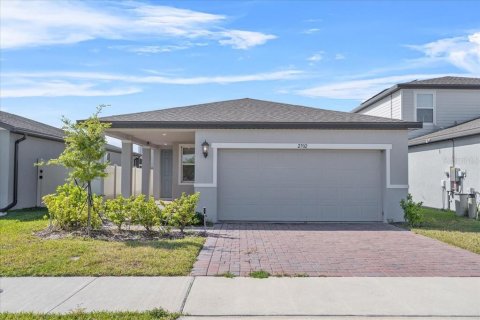 House in Winter Haven, Florida 3 bedrooms, 116.59 sq.m. № 2367260