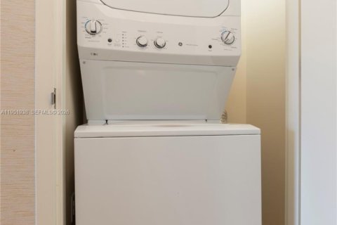 Condominio en venta en Sunny Isles Beach, Florida, 61.69 m2 № 2006092 - foto 14