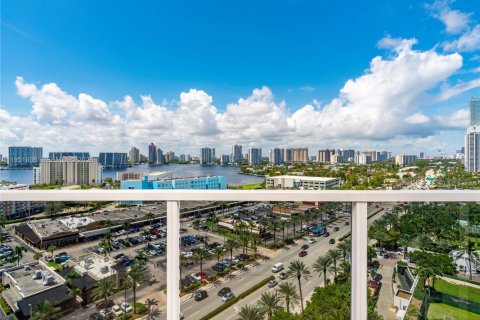 Condominio en venta en Sunny Isles Beach, Florida, 61.69 m2 № 2006092 - foto 19