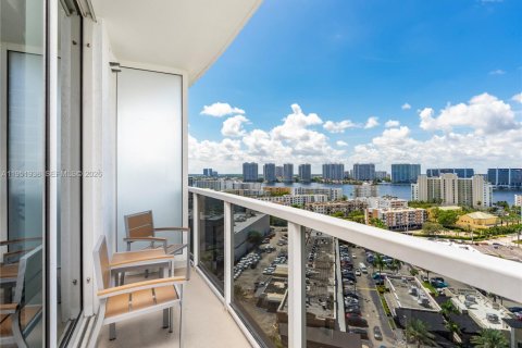 Condominio en venta en Sunny Isles Beach, Florida, 61.69 m2 № 2006092 - foto 15