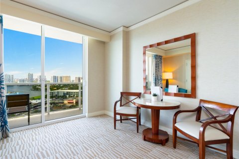 Condominio en venta en Sunny Isles Beach, Florida, 61.69 m2 № 2006092 - foto 7