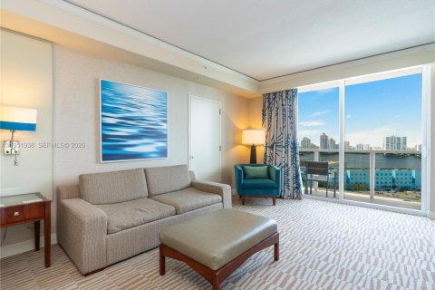 Condominio en venta en Sunny Isles Beach, Florida, 61.69 m2 № 2006092 - foto 4