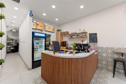 Commercial property in Miami, Florida № 1972989 - photo 3