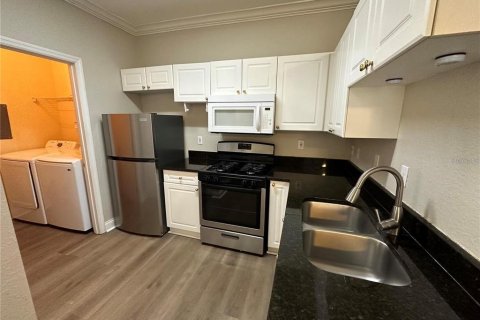 Condo in Orlando, Florida, 2 bedrooms  № 1829778 - photo 9