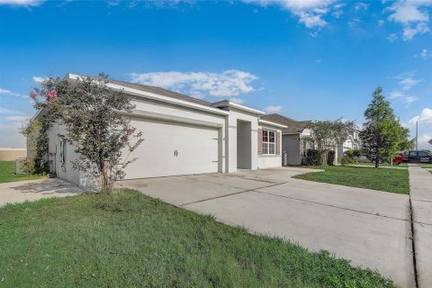 House in Eagle Lake, Florida 3 bedrooms, 159.61 sq.m. № 1687142 - photo 2