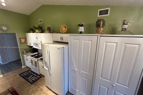 House in Davenport, Florida 3 bedrooms, 191.1 sq.m. № 1437802 - photo 8