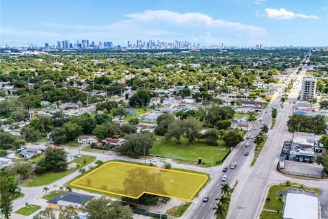 Commercial property in Miami, Florida № 2084334
