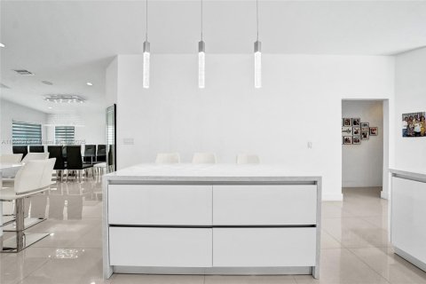 Casa en venta en Davie, Florida, 4 dormitorios, 180.97 m2 № 1979417 - foto 19