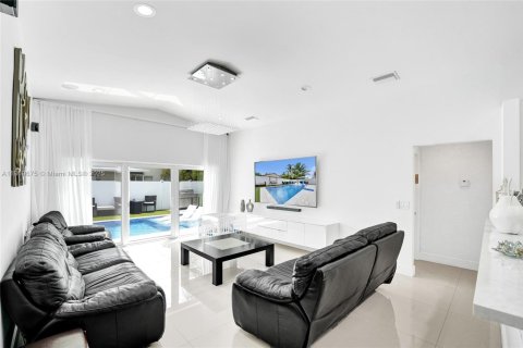 Casa en venta en Davie, Florida, 4 dormitorios, 180.97 m2 № 1979417 - foto 27