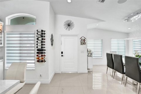 Casa en venta en Davie, Florida, 4 dormitorios, 180.97 m2 № 1979417 - foto 3