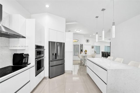 Casa en venta en Davie, Florida, 4 dormitorios, 180.97 m2 № 1979417 - foto 17