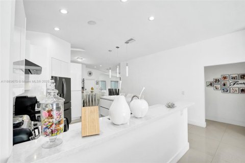 Casa en venta en Davie, Florida, 4 dormitorios, 180.97 m2 № 1979417 - foto 25