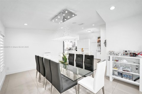 Casa en venta en Davie, Florida, 4 dormitorios, 180.97 m2 № 1979417 - foto 8