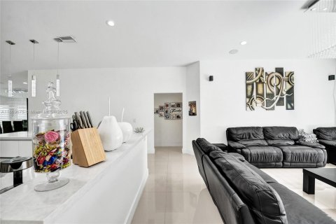 Casa en venta en Davie, Florida, 4 dormitorios, 180.97 m2 № 1979417 - foto 30