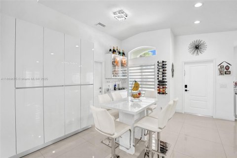 Casa en venta en Davie, Florida, 4 dormitorios, 180.97 m2 № 1979417 - foto 9