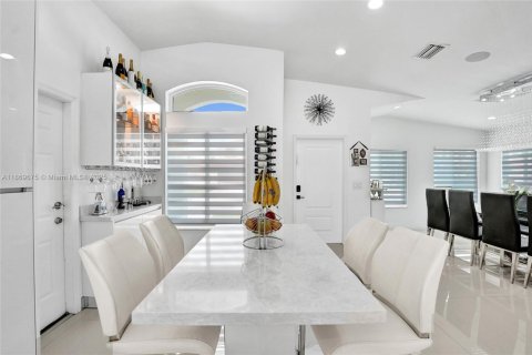 Casa en venta en Davie, Florida, 4 dormitorios, 180.97 m2 № 1979417 - foto 7