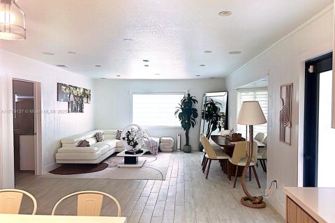 Casa en venta en Homestead, Florida, 3 dormitorios, 156.08 m2 № 1865764 - foto 1