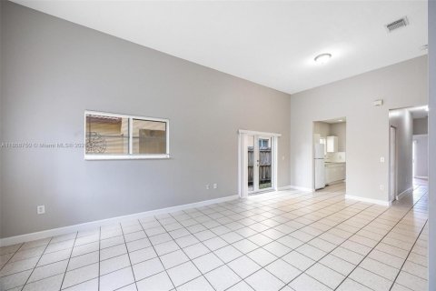 House in Homestead, Florida 3 bedrooms, 111.48 sq.m. № 1752671 - photo 4