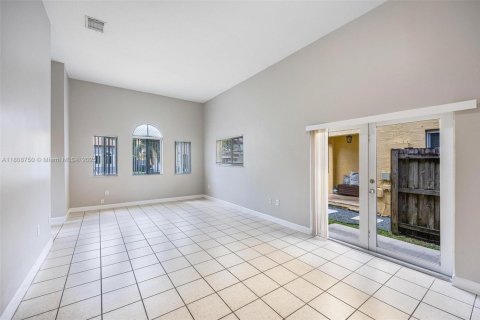 House in Homestead, Florida 3 bedrooms, 111.48 sq.m. № 1752671 - photo 5