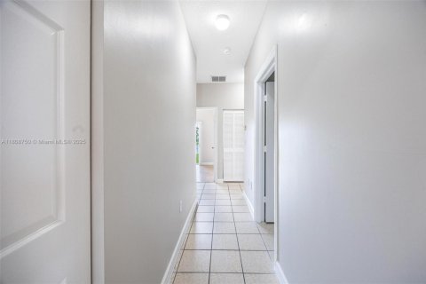 House in Homestead, Florida 3 bedrooms, 111.48 sq.m. № 1752671 - photo 7