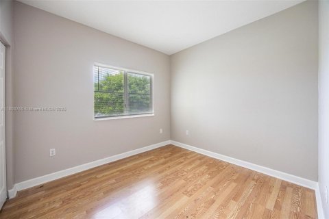 House in Homestead, Florida 3 bedrooms, 111.48 sq.m. № 1752671 - photo 18