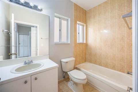 House in Homestead, Florida 3 bedrooms, 111.48 sq.m. № 1752671 - photo 15