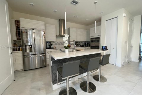 Townhouse in LANDMARK in Doral, Florida 4 bedrooms, 168.34 sq.m. № 2064144 - photo 19