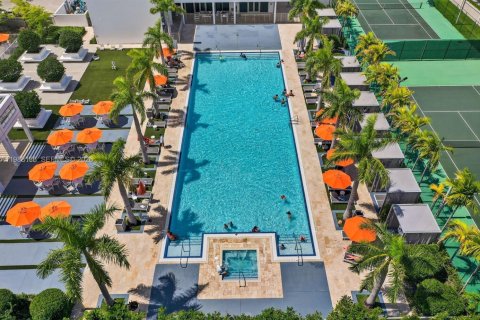 Townhouse in LANDMARK in Doral, Florida 4 bedrooms, 168.34 sq.m. № 2064144 - photo 2