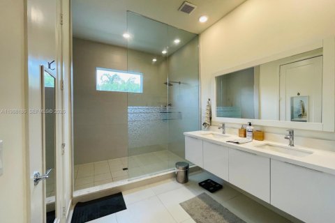 Townhouse in LANDMARK in Doral, Florida 4 bedrooms, 168.34 sq.m. № 2064144 - photo 12