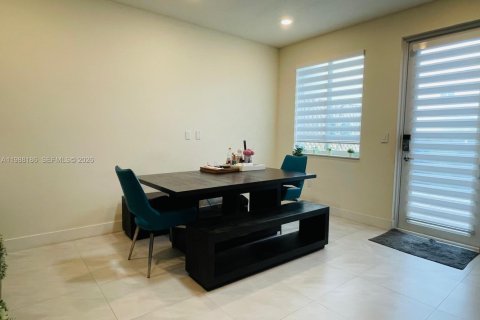 Townhouse in LANDMARK in Doral, Florida 4 bedrooms, 168.34 sq.m. № 2064144 - photo 18