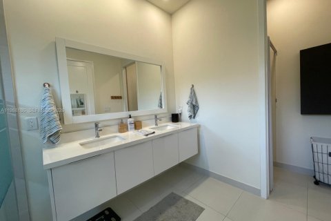 Townhouse in LANDMARK in Doral, Florida 4 bedrooms, 168.34 sq.m. № 2064144 - photo 13