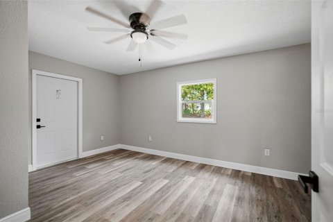 House in Weeki Wachee, Florida 3 bedrooms, 124.49 sq.m. № 2208286 - photo 20