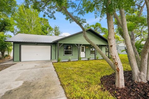 House in Weeki Wachee, Florida 3 bedrooms, 124.49 sq.m. № 2208286