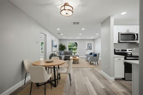 House in Weeki Wachee, Florida 3 bedrooms, 124.49 sq.m. № 2208286 - photo 9