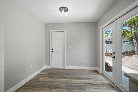 House in Weeki Wachee, Florida 3 bedrooms, 124.49 sq.m. № 2208286 - photo 15