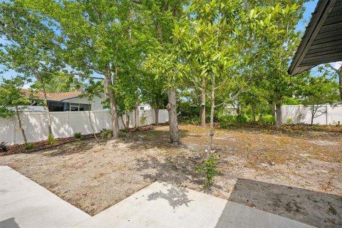 House in Weeki Wachee, Florida 3 bedrooms, 124.49 sq.m. № 2208286 - photo 25