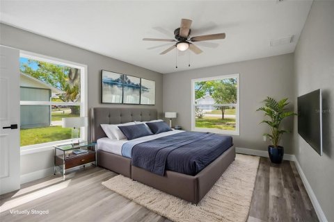 House in Weeki Wachee, Florida 3 bedrooms, 124.49 sq.m. № 2208286 - photo 5