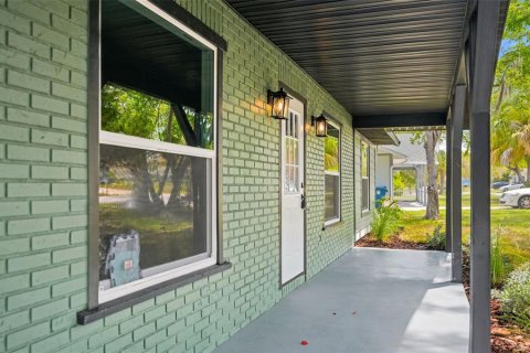 House in Weeki Wachee, Florida 3 bedrooms, 124.49 sq.m. № 2208286 - photo 7