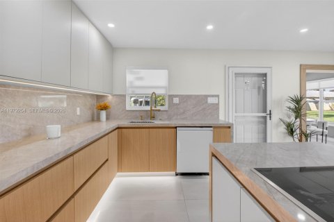 Condo in Boynton Beach, Florida, 2 bedrooms  № 2046159 - photo 5