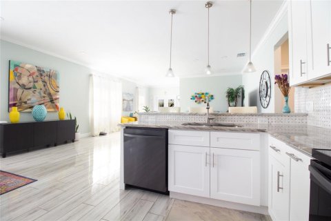 Casa en venta en Saint Petersburg, Florida, 3 dormitorios, 173.63 m2 № 1803577 - foto 7