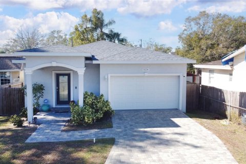 Casa en venta en Saint Petersburg, Florida, 3 dormitorios, 173.63 m2 № 1803577 - foto 1