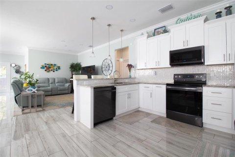 Casa en venta en Saint Petersburg, Florida, 3 dormitorios, 173.63 m2 № 1803577 - foto 9